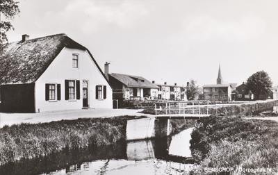 130039 Gezicht op de Benschopper Wetering langs het Dorp te Benschop, met links de boerderij Dorp 260.